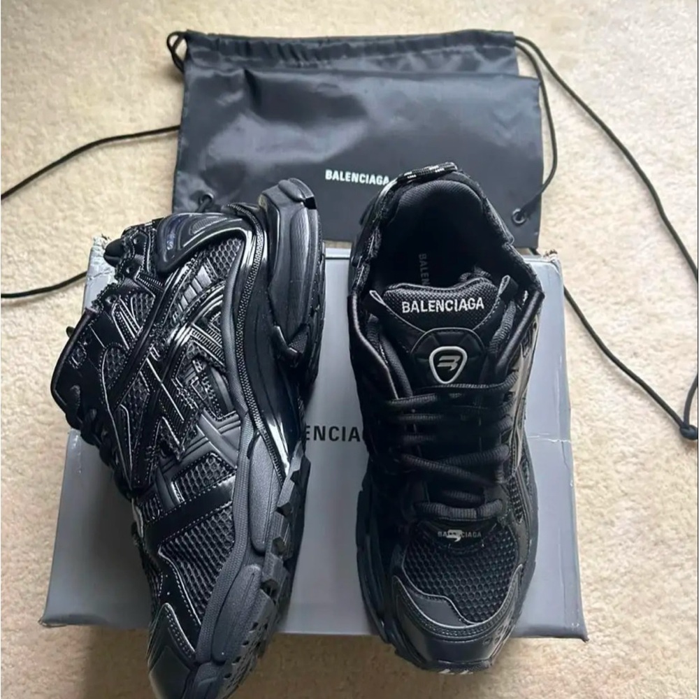 Black balenciagas
Good condition
size 44 eu
size 10.5 us
negotiable 
cash app